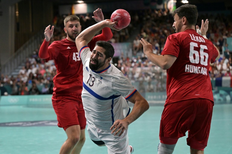 Le Français Nikola Karabatic (c) contre la Hongrie, le 4 août 2024 à Paris