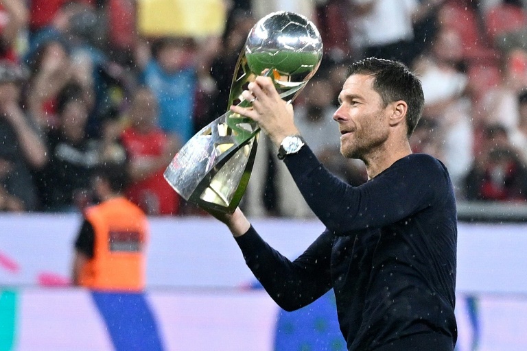 L'entraîneur espagnol du Bayer Leverkusen, Xabi Alonso, après avoir remporté la Supercoupe d'Allemagne contre le VfB Stuttgart, à Leverkusen, le 17 août 2024