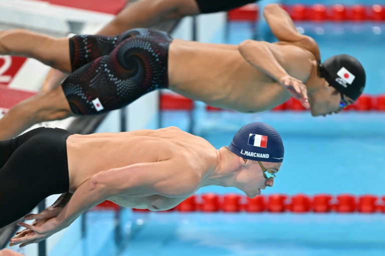 Le nageur français Léon Marchand lors des demi-finales du 200 m 4 nages aux Jeux olympiques de Paris à l'Arena La Défense de Nanterre le 31 juillet 2024