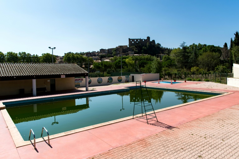 La piscine municipale fermée, faute d'alimentation en eau, le 22 août 2024 à  Durban-Corbières, dans l'Aude