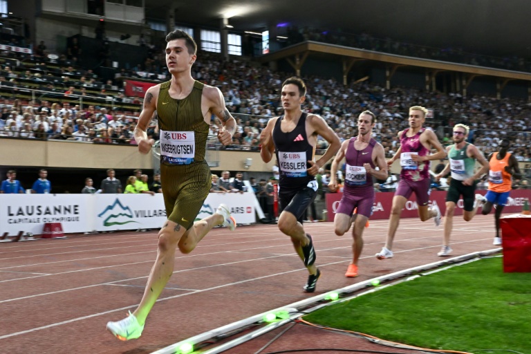 Jakob Ingebrigtsen en tête du 1.500 m du meeting de Lausanne le 22 août 2024. Le Norvégien, seulement 4e lors des Jeux de Paris, a pris sa revanche sur l'Américain Cole Hocker, champion olympique sur la distance