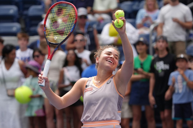 L'Italienne Jasmine Paolini s'est qualifiée pour le troisième tour de l'US Open après l'abandon de la Tchèque Karolina Pliskova le 29 août 2024 à New York