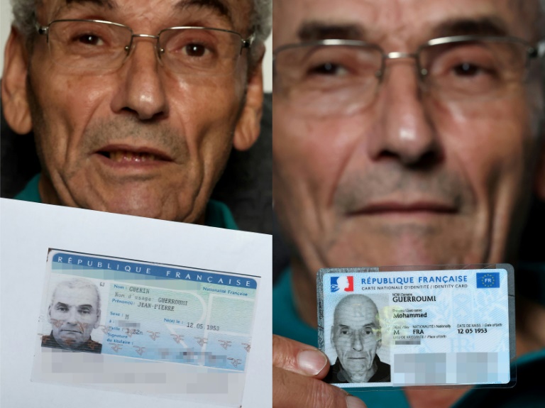 Mohammed Guerroumi montre une copie de son ancienne carte d'identité avec son nom français (gauche) et sa nouvelle carte d'identité avec son nom de naissance (droite), chez lui à Strasbourg