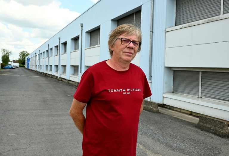 Bruno Bodson, syndicaliste CFDT, devant l'usine Walor, à Vouziers, dans les Ardennes, le 17 juin 2024