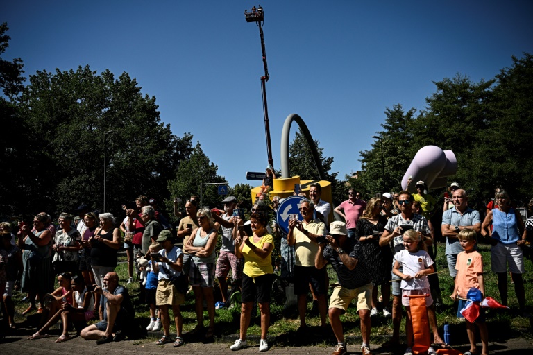 Foule de spectateurs lors de la première étape du Tour de France féminin entre Rotterdam et La Haye aux Pays-Bas, le 12 août 2024