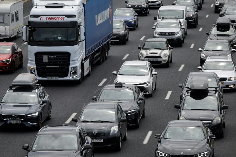 Embouteillage sur l'autoroute A7 près d'Orange, dans le sud-est de la France, le 16 août 2024