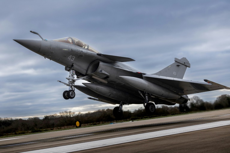 Un avion de combat français Rafale à la base aérienne de la Marine nationale de Lann-Bihoue à Queven, dans l'ouest de la France, le 12 janvier 2024