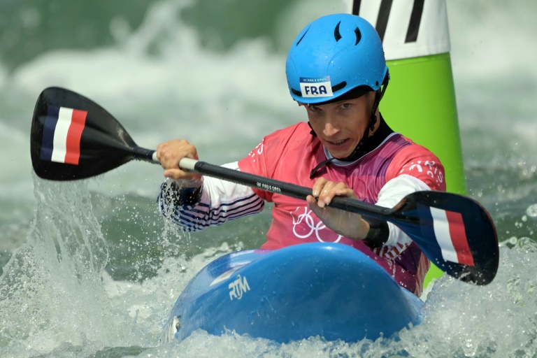 Le Français Titouan Castryck lors de son 8e de finale de l'épreuve de kayak cross des JO-2024 à Vaires-sur-Marne, le 4 août 2024