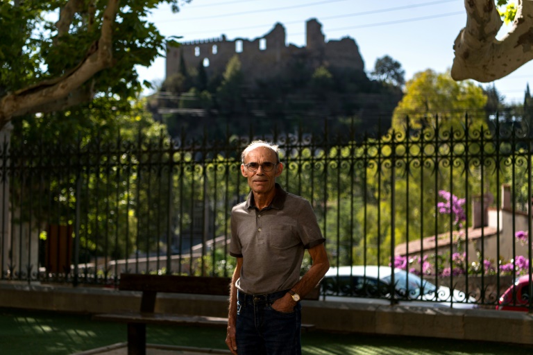 Alain Laborde, maire de Durban-Corbières, village privé d'eau courange plusieurs heures par jour en raison de la sécheresse, le 22 août 2024 dans l'Aude