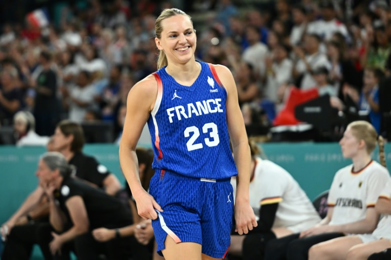 La basketteuse française Marine Johannès en quart de finale des JO contre l'Allemagne, le 7 août 2024 à la Bercy Arena à Paris