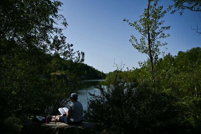 Dans un parc public à Lormont, en Gironde, pendant une vague de chaleur, le 11 aodût 2024