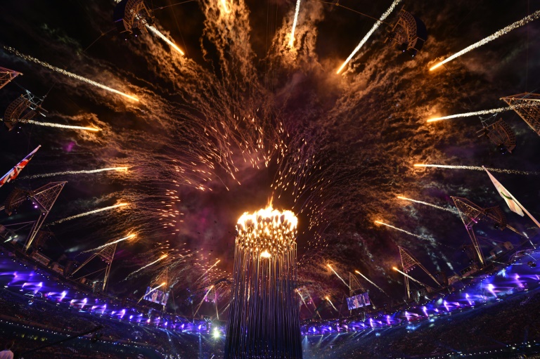 Cérémonie d'ouverture des Jeux paralympiques de Londres, avec la flamme au centre, le 29 août 2012