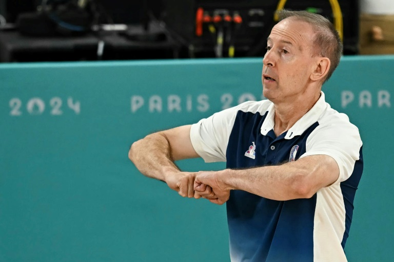 L'entraîneur de l'équipe de France de basket Vincent Collet lors de la finale des Jeux olympiques de Paris perdue face aux Etats-Unis, le 10 août 2024