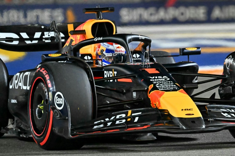 Le pilote néerlandais Max Verstappen (Red Bull) lors des qualifications du Grand Prix de Singapour de Formule 1 sur le circuit de Marina Bay le 21 septembre 2024.