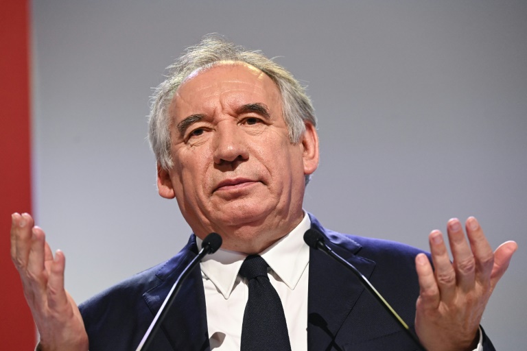 Le président du MoDem François Bayrou s'exprime lors du congrès du parti à Blois, le 24 mars 2024