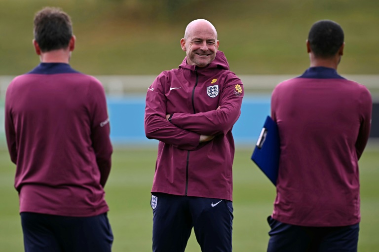 Le sélectionneur par intérim de l'équipe d'Angleterre Lee Carsley lors d'un entraînement à St George's Park à Burton-on-Trent dans le centre de l'Angleterre le 4 septembre 2024