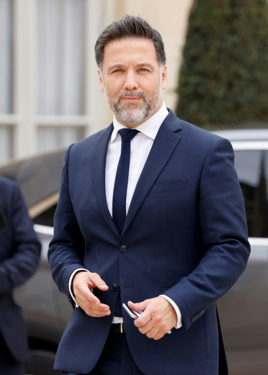 Le vice-président de l'Assemblée nationale, Hugues Renson, quitte le palais présidentiel de l'Elysée à Paris, le 7 mai 2022, après la cérémonie d'investiture d'Emmanuel Macron à la présidence de la République