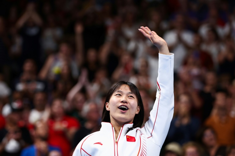 La nageuse Yuyan Jiang médaillée d'or du 50 m nage libre catégorie S6, le 29 août 2024 à La Défense Arena de Nanterre, lors des Jeux paralympiques de Paris