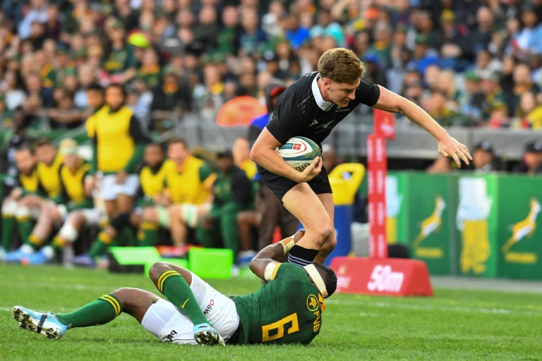 Siya Kolisi ici au plaquage sur le centre néo-zélandais Jordie Barrett lors du match Afrique du sud-Nouvelle Zélande durant le Rugby Championship le 7 septembre 2024 au Cap