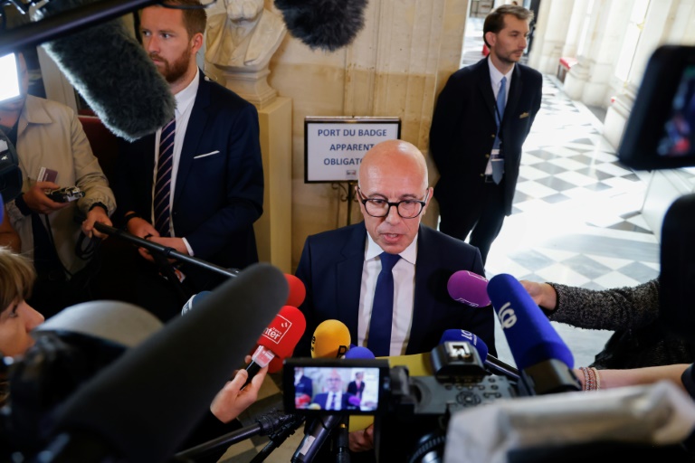 Le chef du parti Les Républicains (LR) Eric Ciotti s'adresse aux journalistes à l'Assemblée nationale française à Paris, le 17 septembre 2024