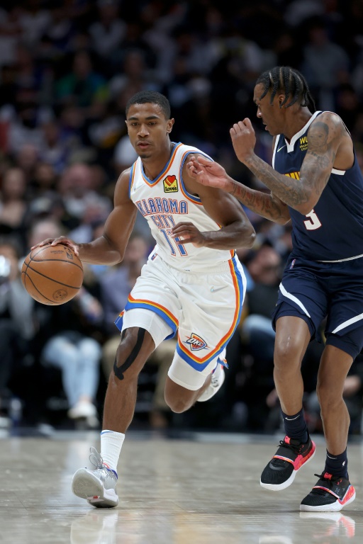 Théo Maledon avec Oklahoma City Thunder contre les Nuggets à Denver, Colorado, le 2 mars 2022