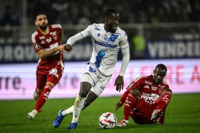 L'Auxerrois Elisha Owusu (c) contre Brest, le 27 septembre 2024 à Auxerre