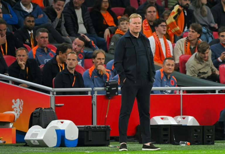 L'entraîneur des Oranje Ronald Koeman apprécie le spectacle offert par son équipe et l'Allemagne, le 10 septembre 2024 à Amsterdam