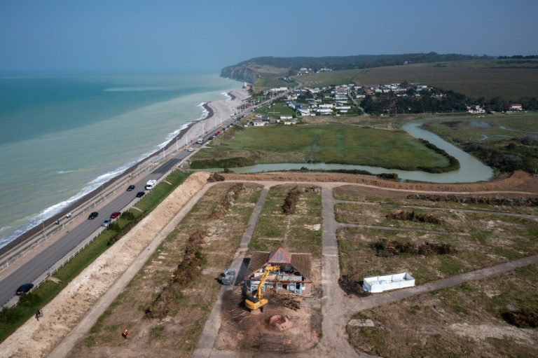 Vue aérienne de la destruction d'un camping municipal à Quiberville-sur-Mer, le 20 septembre 2024 en Seine-Maritime