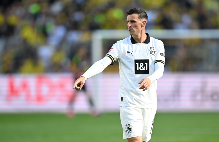 Le milieu de terrain allemand du Borussia Dortmund Pascal Gross pendant le match amical de pré-saison contre Aston Villa, à Dortmund, le 10 août 2024