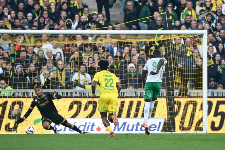 Ibrahim Sissoko inscrit un penalty pour Saint-Etienne face à Nantes, le 29 septembre 2024 à La Beaujoire