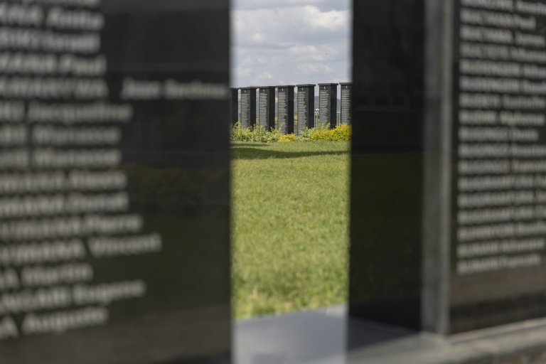 Murs de noms de victimes du génocide des Tutsi au mémorial Murambi de Nyamagabe, au Rwanda, le 12 mars 2024