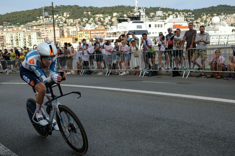 Le cycliste français de l'équipe DSM-Firmenich Romain Bardet, lors de la 21ème et dernière étape du Tour de France, le 21 juillet 2024