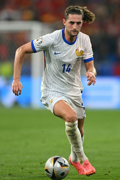 Le milieu français Adrien Rabiot avec les Bleus contre l'Espagne en demi-finale de l'Euro-2024, le 9 juillet à Munich