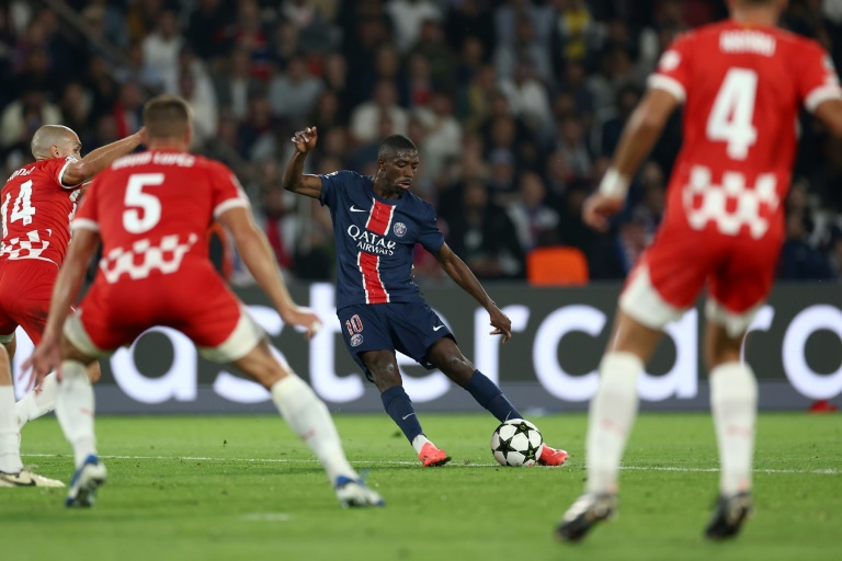 Ousmane Dembele, ici en position de frappe, lors de la première journée de Ligue des champions au parc des Princes le 18 septembre 2024