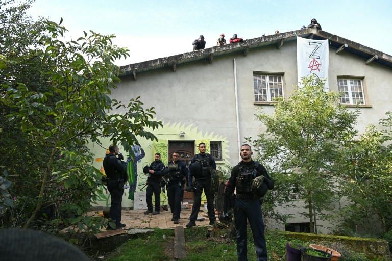 Des gendarmes sur le chantier de l'A69 à Verfeil en Haute-Garonne le 16 septembre 2024