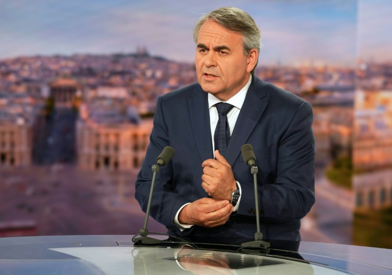 Le président des Hauts-de-France Xavier Bertrand sur le pleateau de TF1 à Boulogne-Billancourt, le 11 juin 2024