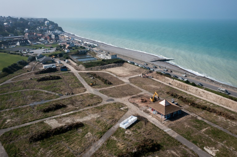 Vue aérienne de la destruction d'un camping municipal à Quiberville-sur-Mer, le 20 septembre 2024 en Seine-Maritime