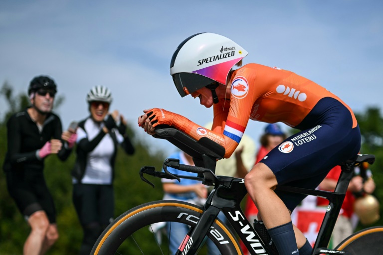 La Néerlandaise Demi Vollering pendant l'épreuve cycliste féminine de contre-la-montre individuel élite à Zurich, lors des Championnats du monde 2024, près de Meilen, le 22 septembre 2024