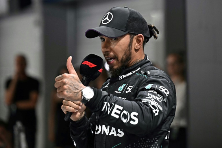 Le pilote britannique Lewis Hamilton (Mercedes) après avoir obtenu la 3e place lors des qualifications du Grand Prix de Singapour de Formule 1 sur le circuit de Marina Bay le 21 septembre 2024.