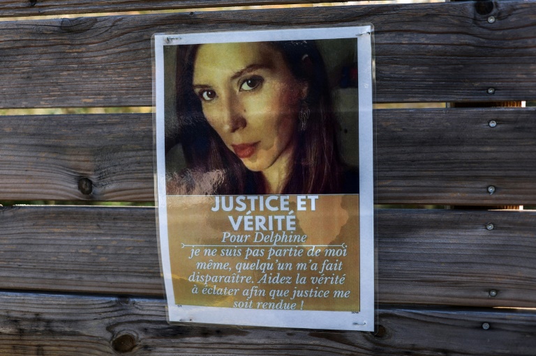 Un portrait de Delphine Jubillar et un message, le 7 décembre 2022 à Cagnes-sur-Mer, dans le Tarn