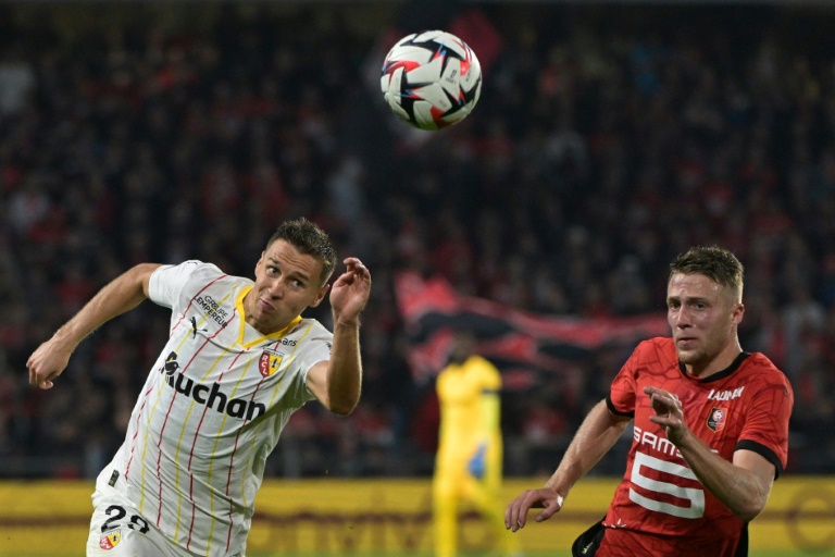 Przemyslaw Frankowski (g) et Adrien Truffert à Rennes le 21 septembre 2024