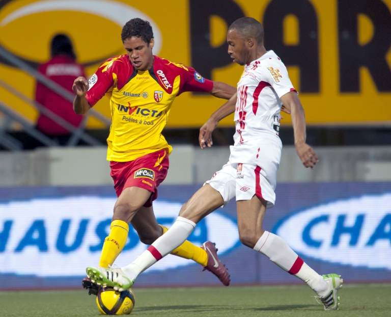 Raphaël Varane sous le maillot du RC Lens, lors d'un match de Ligue 1 à Nancy, le 29 mai 2011