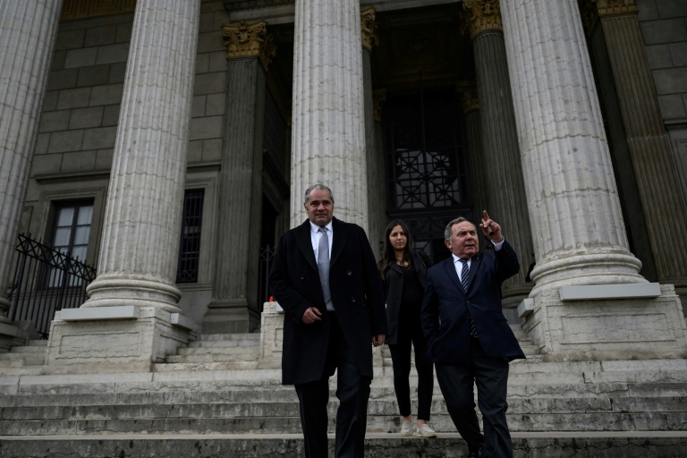 Francois Thierry (gauche) et ses avocats Angélique Peretti (centre) et Francis Szpiner (droite) 0 Lyon le 23 septembre 2024