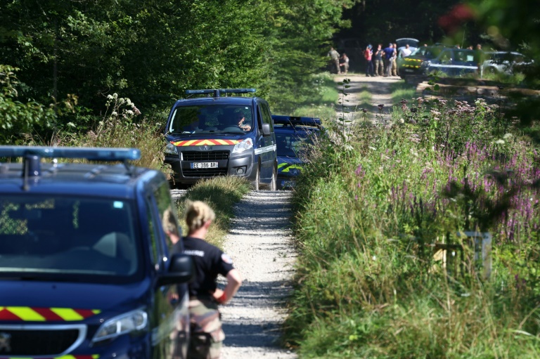 Des gendarmes participent aux recherches pour tenter de retrouver Lina, dans une forêt de Saulx (Haute-Saône, est de la France), le 8 août 2024