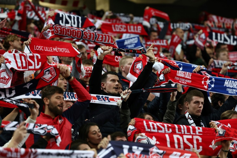 Les supporters du Losc encouragent les joueurs face au Real Madrid en Ligue des Champions au Stade Pierre-Mauroy, le 2 octobre 2024