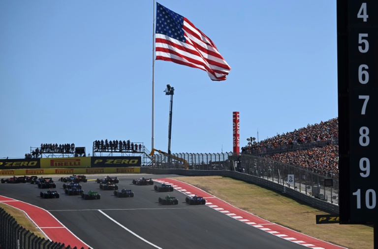 Des pilotes s'affrontent lors du Grand Prix de Formule 1 des États-Unis sur le circuit des Amériques à Austin, au Texas, le 20 octobre 2024