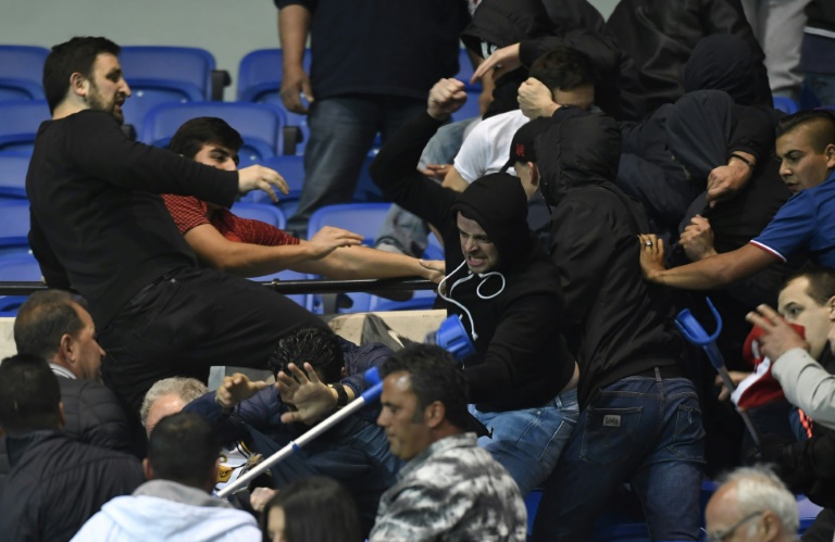 Incidents entre supporteurs de Besiktas et Lyon avant un match de Ligue Europa, le 13 avril 2017 à Décines-Charpieu