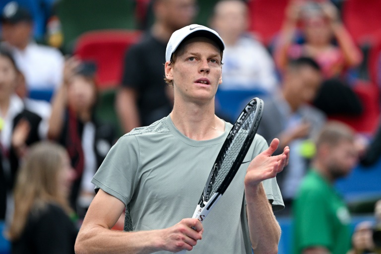 L'Italien Jannik Sinner après sa victoire contre le Russe Daniil Medvedev au Masters 1000 de Shanghai le 10 octobre 2024.