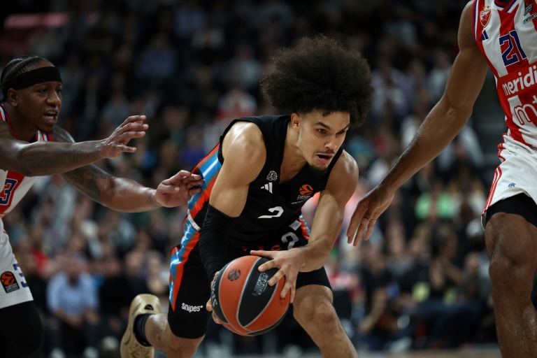 Le meneur-arrière de Paris Basket Nadir Hifi contre l'Etoile rouge dans la capitale, le 4 octobre 2024