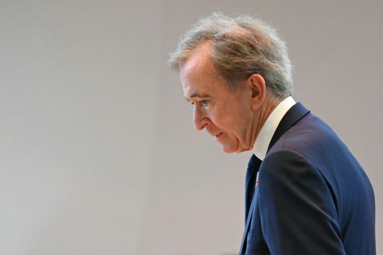 Le PDG du groupe de luxe LVMH Bernard Arnault, le 22 juillet 2024 à Paris pour l'ouverture de la 142e session du Comité international olympique (CIO) à la Fondation Louis-Vuitton